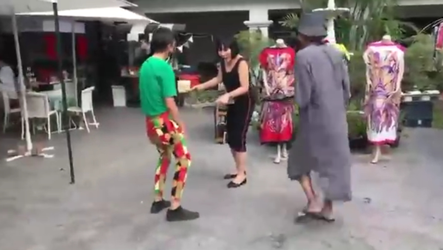 ม้า อรนภา ลงทุนเล่นใหญ่ขายห่อหมกกลางตลาดแบบไม่อายสายตาคนมอง