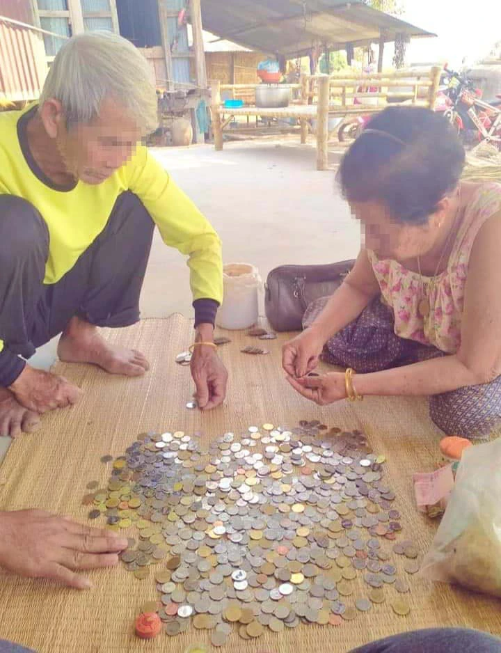 สองตายายหยอดกระปุกเก็บเงินให้หลาน โดนสาวหลอกตีสนิทขโมยไปเกือบหมด