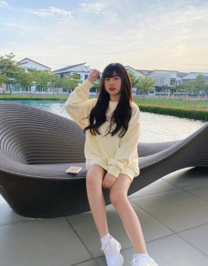 ยูทูปเบอร์สาววัย 21 โพสต์ภาพบ้านที่ซื้อด้วยน้ำพักน้ำแรงราคา 14 ล้าน