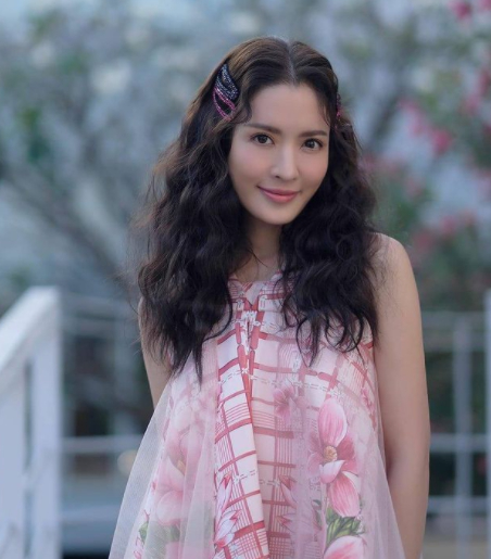 แอฟ ทักษอร อวดลุคใหม่สวยบาดใจ หนุ่ม กรรชัย จนต้องคอมเมนต์