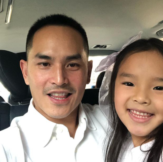 แอฟ ทักษอร อวดภาพลูกสาว น้องปีใหม่ ตั้งใจพับดอกบัวมาให้