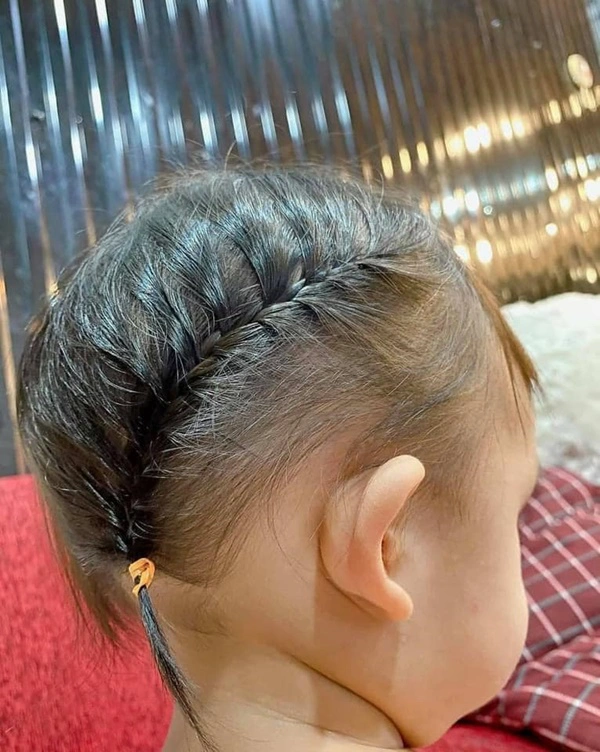 คุณแม่รอคอยเวลากว่า 1 ปี 6 เดือน เพื่อที่จะถักผมเปียให้ลูกสาวตัวน้อย