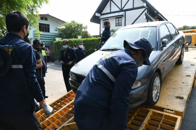 เร่งย้ายซากรถจอดทิ้งทั่วกรุงเทพฯ ติดประกาศ15วันไม่มีเจ้าของโดนยึด