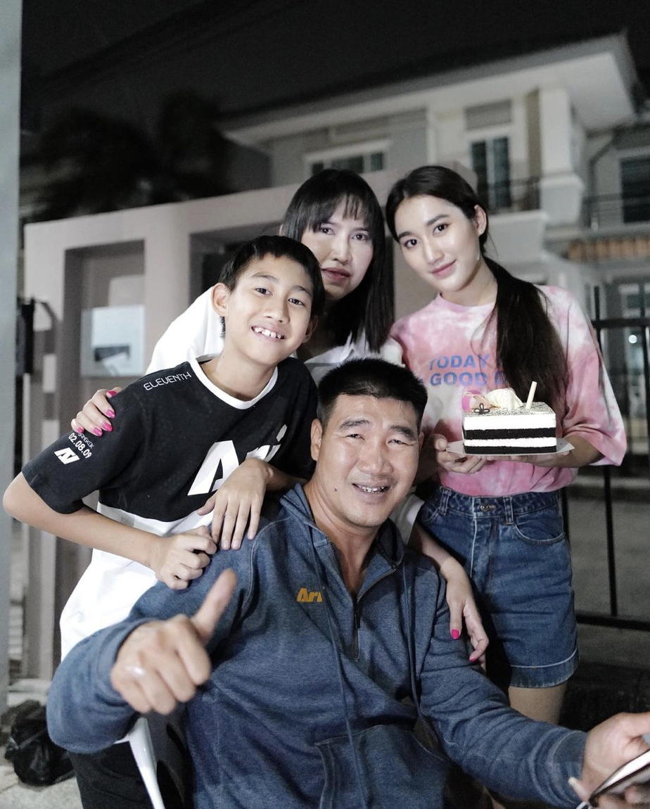 สมรักษ์ คำสิงห์ มาคอนเฟิร์มลูกสาว น้องเบสท์​ ซื้อบ้าน2หลัง30ล้าน