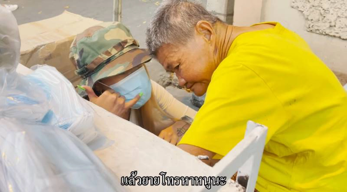 กราบหัวใจ พิมรี่พาย ช่วยยายขายลูกชิ้นปิ้ง หาอาชีพใหม่ จนขายดิบขายดี