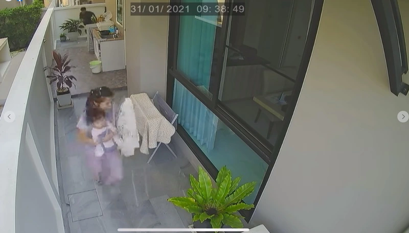 แม่พาลูกน้อยวิ่งไม่คิดชีวิต หลังเห็นชายแปลกหน้าบุกบ้านกลางวันแสกๆ