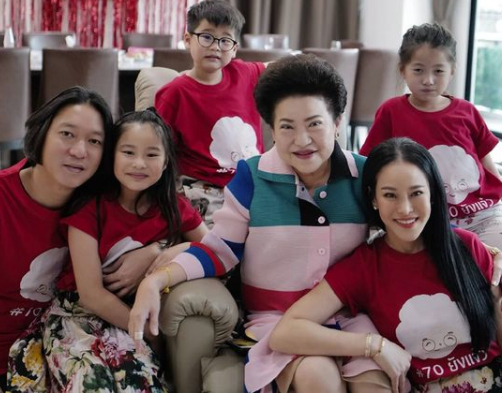 อบอุ่นหัวใจ จิน สามี หนิง ปณิตา โพสต์อวยพรวันเกิดแม่ยาย ในวัย 70 ปี