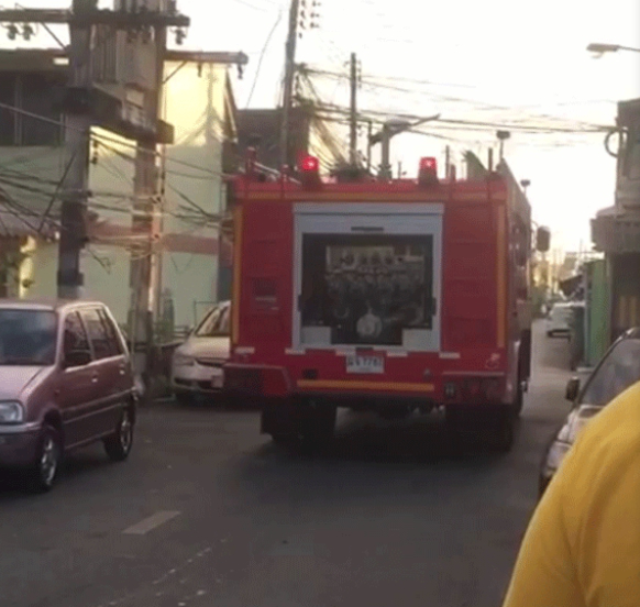 ไฟไหม้ศาลแปะกง ลามไหม้บ้าน เพื่อนบ้านทุบกุญแจ ช่วยชีวิต 3 ชิวาว่า