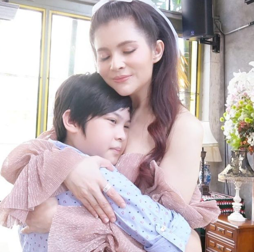 แอนนี่ บรู๊ค น้ำตาซึม หลังลูกชาย น้องฑีฆายุ ขอบคุณแม่ที่ดูแลมาอย่างดี