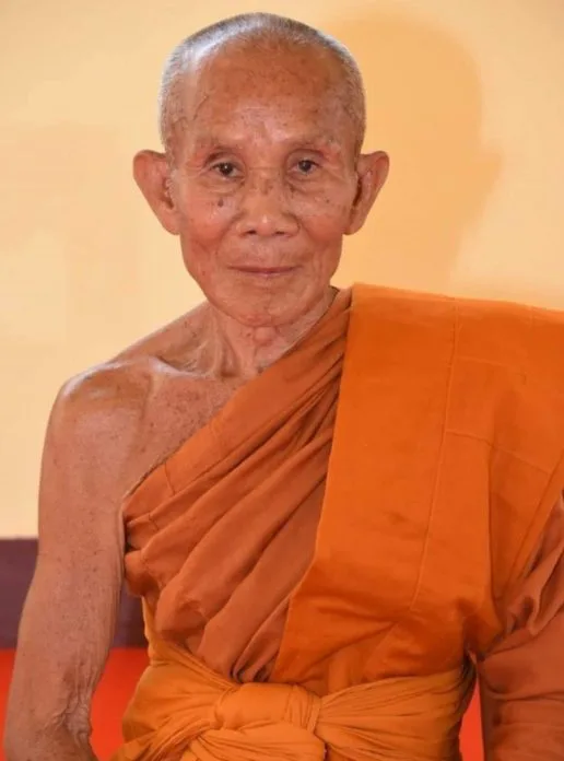 เผยเลขมงคล หลวงปู่ถนอม เกจิชื่อดังเมืองนครพนมละสังขารภายในกุฏิอย่างสงบ