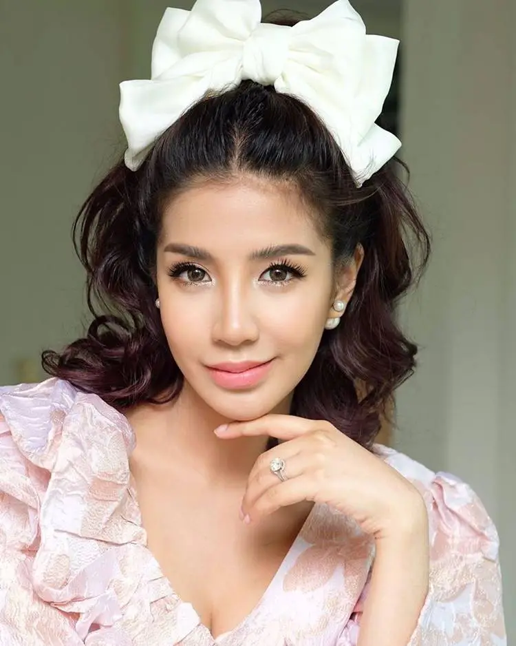 ใบเตย โผล่ให้กำลังใจ ลาล่า หลังตกที่นั่งลำบาก ต้องขายรถสู้ชะตาชีวิต
