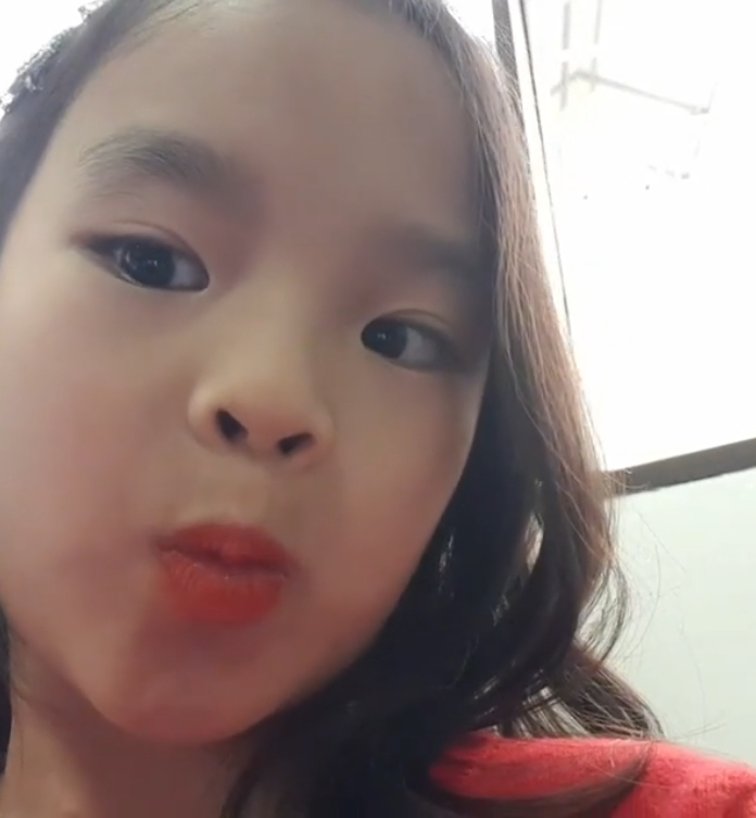 ชาวเน็ตเดือดแทน เกรียนคีย์บอร์ด เข้ามาต่อว่า น้องปีใหม่ ทำหน้าตาตลก