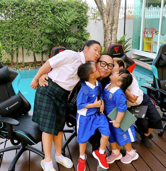 เปิ้ล นาคร เผยโมเมนต์อบอุ่น ได้เจอหน้าลูกๆครั้งแรก หลังกักตัวครบ 14วัน