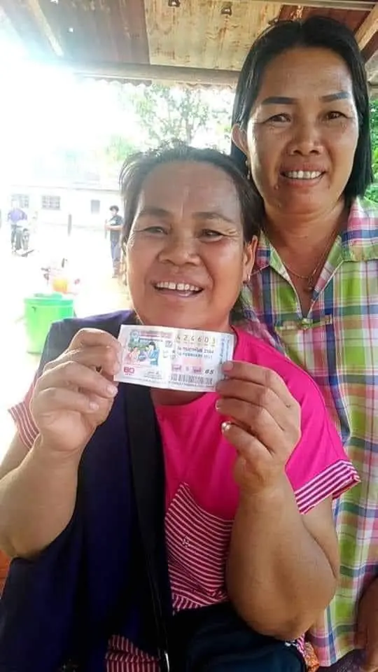 โฉมหน้าเศรษฐีใหม่ดอนยาง ถูกรางวัลที่1