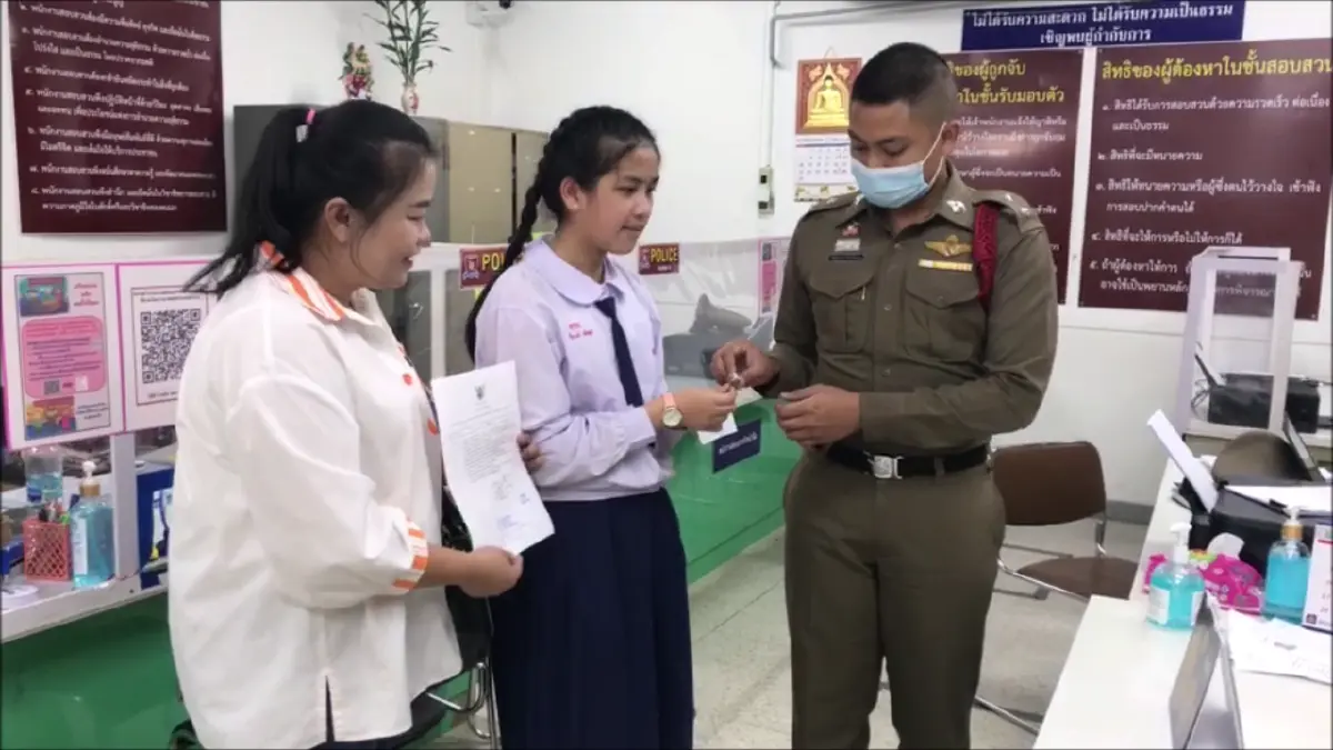 นักเรียนป.6 เก็บแหวนเพชรแท้มูลค่าหลายแสนได้ รีบส่งตำรวจตามหาเจ้าของ