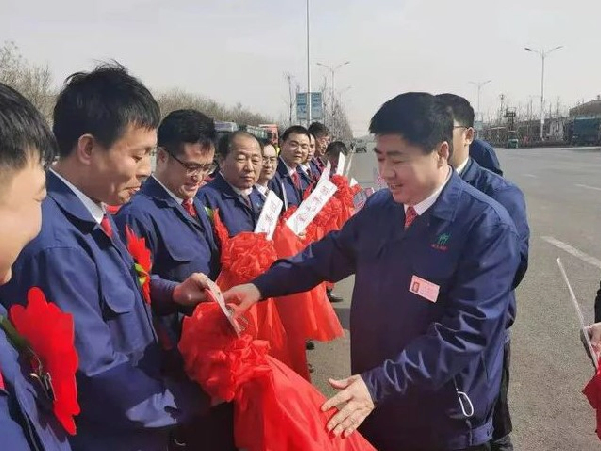 บอสจัดหนัก ทุ่ม 70 ล้าน แจกรถหรูพนักงาน 40 คัน!