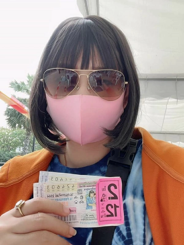 สาวโพสต์คลิปงูยักษ์บุกบ้านคลองสามวา ล่าสุดถูกรางวัลที่ 1 รับ 12 ล้าน