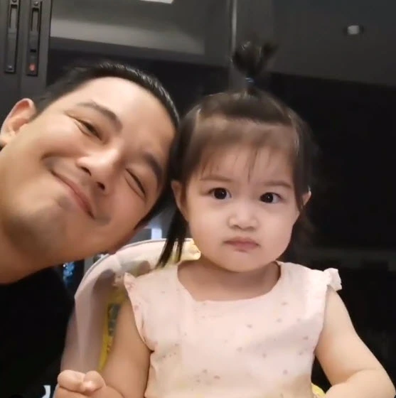 หนุ่ม ศรราม โพสต์ซึ้งถึงลูกสาว น้องวีจิ เพียงลำพัง ในวันเกิด