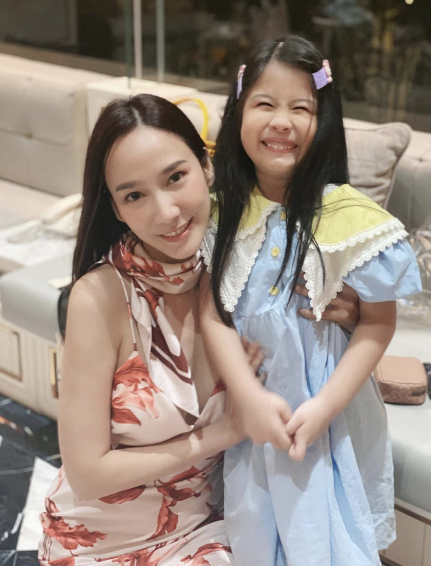 อั้ม พัชราภา เล่นใหญ่มอบอั่งเปาให้ น้องมายู หลักหมื่น