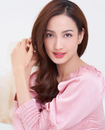 แต้ว ณฐพร ใส่ชุดแดงแรงฤทธิ์ รับเทศกาลตรุษจีนพร้อมฉลองรอดโควิด-19