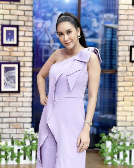 ใหม่ สุคนธวา ซื้อรถหรูเซอร์ไพรส์พ่อบังเกิดเกล้า ในวันเกิดอายุ 73 ปี