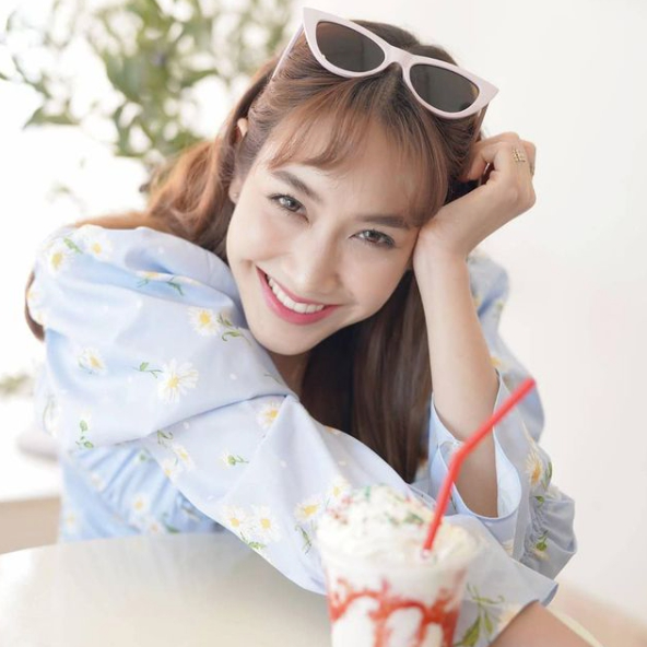 ไฮโซโอ๊ต โผล่ให้กำลังใจคนรัก มิน พีชญา ในงานสวดพระอภิธรรมคุณยาย