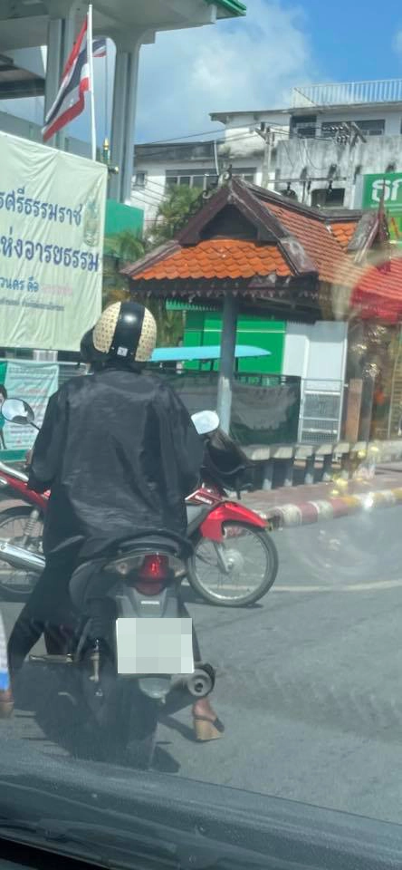 หนุ่มตั้งตัวได้ทัน สาวชุดดำขับรถมาจอดข้างๆ เอ่ยปากยืมเงิน 40