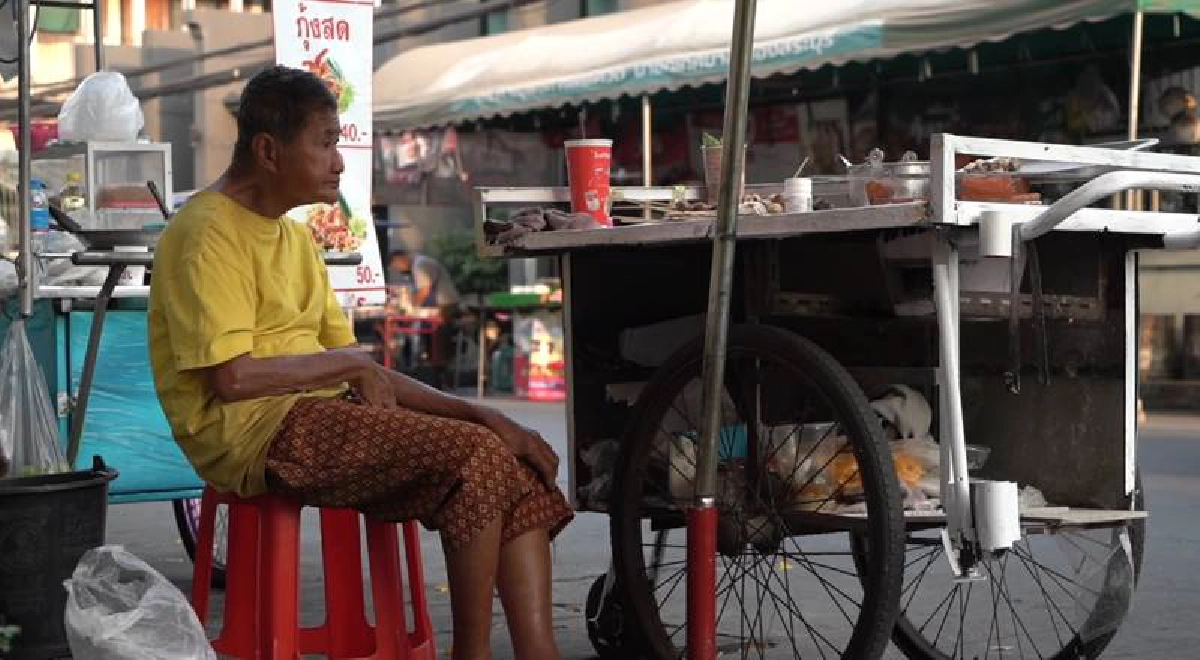 กราบหัวใจ พิมรี่พาย ช่วยยายขายลูกชิ้นปิ้ง หาอาชีพใหม่ จนขายดิบขายดี