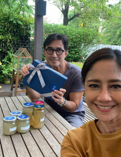นก สินจัย พาหลานชาย น้องเรย์ เที่ยววัดพระโพธิ์ หลังตัดสินใจรับมาเลี้ยง