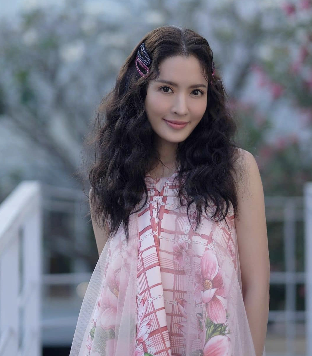 แอฟ ทักษอร ทิ้งปมปริศนาออกไปเดท ในวันวาเลนไทน์ หรือจะไม่โสดแล้ว