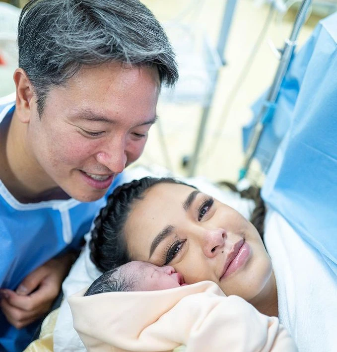 มิค-เบนซ์ โพสต์ต้อนรับสมาชิกใหม่หลัง วิกกี้ คลอดลูกชาย น้องไทเลอร์