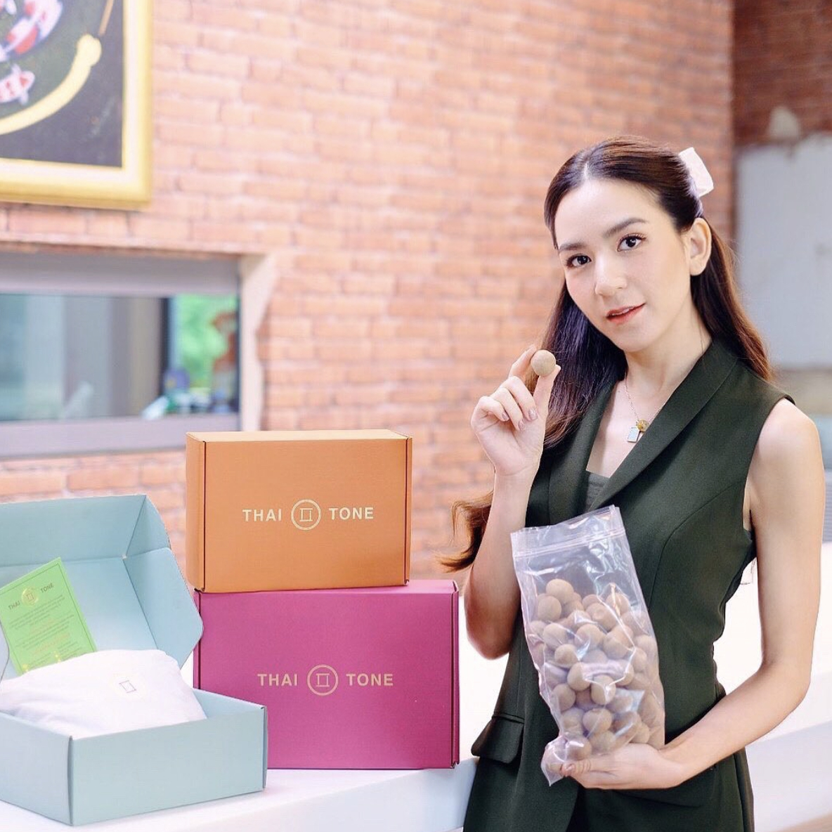 พลอย ชิดจันทร์-สามี จำใจสั่งปลดพนักงาน หลังเพิ่งแจกโบนัสก้อนใหญ่3ล้าน