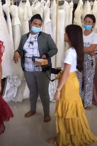 เจนนี่ ได้หมดถ้าสดชื่น รีบไปลองชุดแต่งงานทันที หลังถูกคุกเข่าขอแต่งงาน