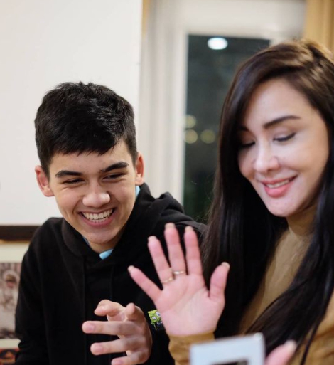 นิโคล ถือเค้กเซอร์ไพรส์วันเกิดลูกชาย น้องทิกเกอร์ อายุครบ16ปี