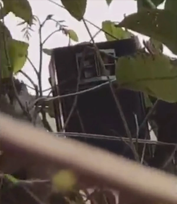นายดาบ ถูกเพื่อนบ้านอดีตตำรวจยศใหญ่ วางลำโพงบนต้นไม้เปิดเพลงดังทั้งวัน
