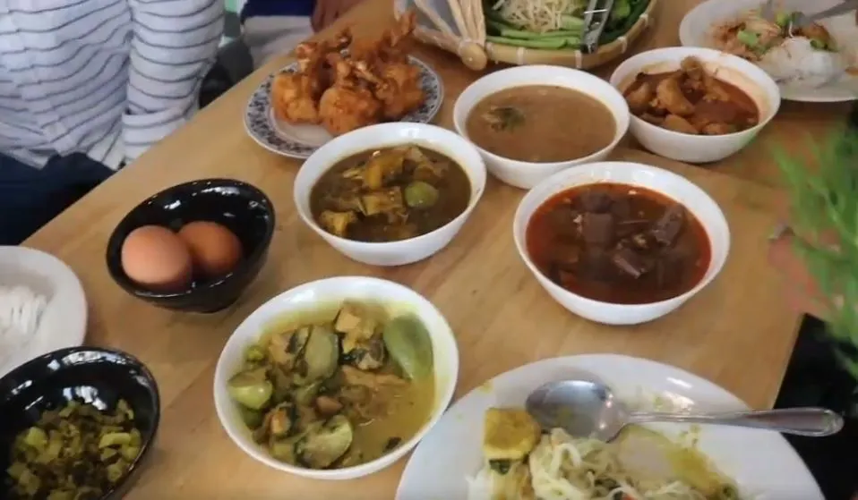 อดีตยอดมวยไทยเงินเเสน ผันตัวเปิดร้านขนมจีน หารายได้เลี้ยงลูกน้องในค่าย