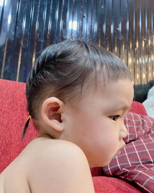 คุณแม่รอคอยเวลากว่า 1 ปี 6 เดือน เพื่อที่จะถักผมเปียให้ลูกสาวตัวน้อย