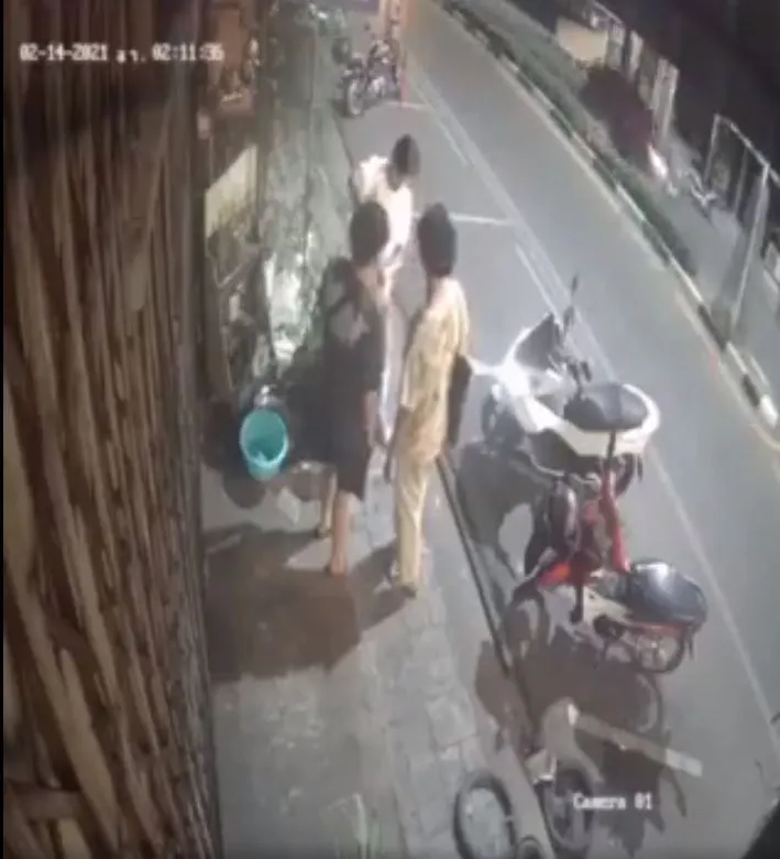 เจ้าของร้านซ่อมมอเตอร์ไซค์ลืมเก็บขวดน้ำมันเข้าร้าน ตื่นเช้ามาหายไป1ขวด