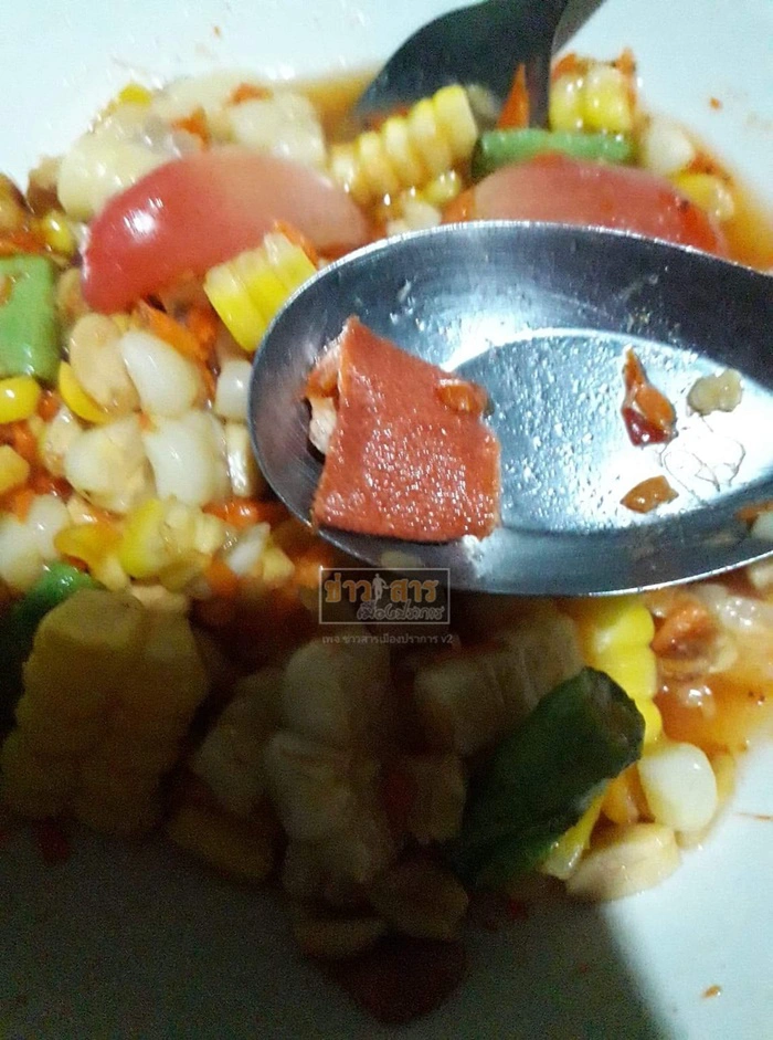 โซเชียลรับไม่ได้ ลูกค้าสั่งตำข้าวโพด กลับได้ของแถม ซ้ำร้านไม่ขอโทษ
