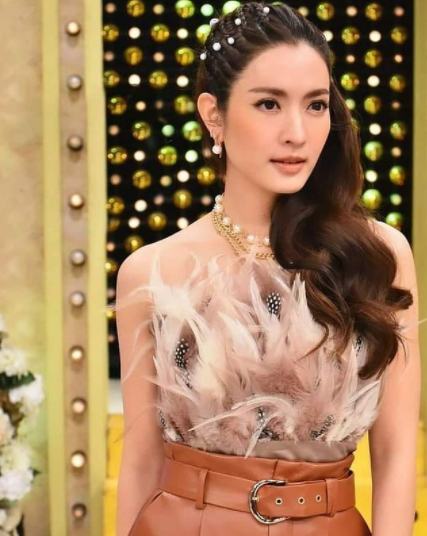 แอฟ ทักษอร โพสต์ภาพล่าสุดในสวน สวยแพงยอดไลก์ทะลุแสน