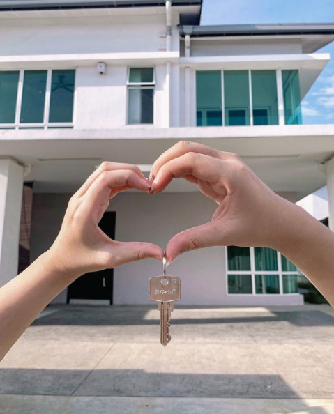 ยูทูปเบอร์สาววัย 21 โพสต์ภาพบ้านที่ซื้อด้วยน้ำพักน้ำแรงราคา 14 ล้าน