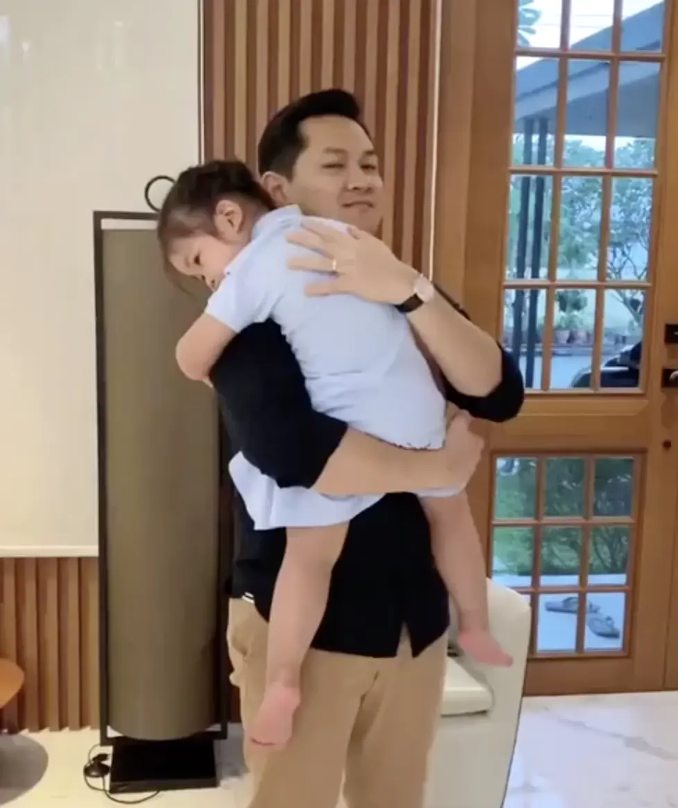 พ่อป๊อป ไปไม่เป็น หลังเจอลูกสาว น้องปาลิน เข้ามาอ้อนหนัก
