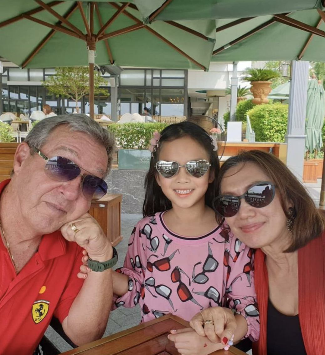 แอฟ ทักษอร พาลูกสาว น้องปีใหม่ ดินเนอร์ฉลองวันวาเลน์ไทน์กับ คุณตา-คุณยาย