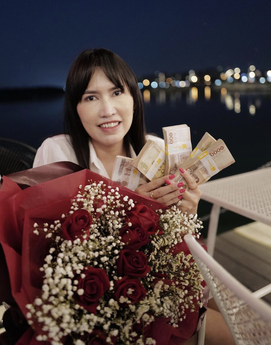 สมรักษ์ คำสิงห์ พาภรรยา ดินเนอร์ในรอบ30ปี พร้อมเซอร์ไพรส์เงินสด5แสน