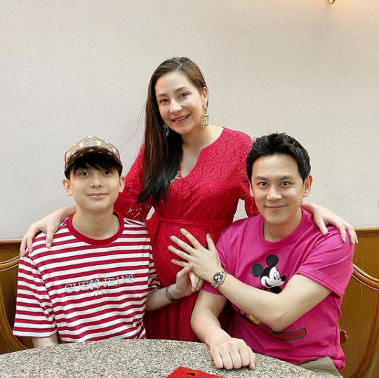 ลี นาตาลี อวดโฉมลูกสาว พร้อมชวนตั้งชื่อเล่น ก่อนใกล้คลอด