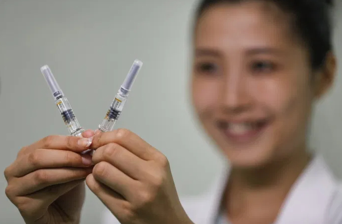 จีนอนุมัติวัคซีนต้านโควิด-19 ของซิโนแวค วางจำหน่ายในตลาด