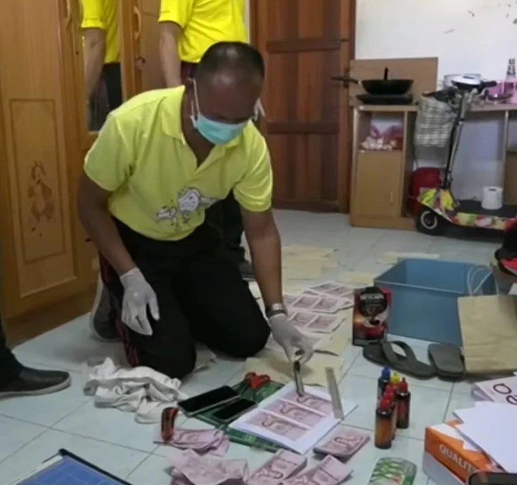 ผลิตง่ายจริงๆ จับโรงงานผลิต"แบงค์ปลอม" พร้อมอุปกรณ์เพียงไม่กี่อย่าง