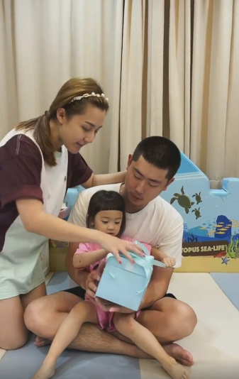 อบอุ่นหัวใจ เอ็ม บุษราคัม ฉลองพร้อมหน้าพร้อมตา ในวันเกิดสามี