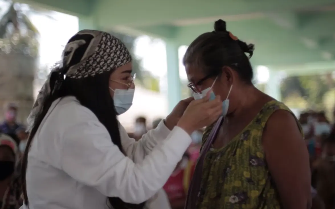 พิมรี่พาย บุกขึ้นดอยไปตัดแว่น ให้ชาวกะเหรี่ยงถึงที่ฟรี