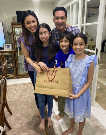 กบ สุวนันท์-บรู๊ค ดนุพร เซอร์ไพรส์ของขวัญหรู ในวันเกิดหลานสาว
